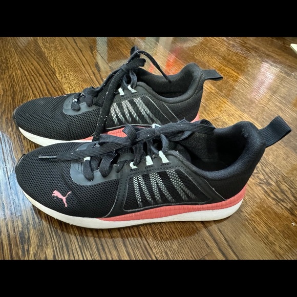 Women’s shoes- Puma Pacer net cage sneaker size 7 - really good used condition - Picture 1 of 7